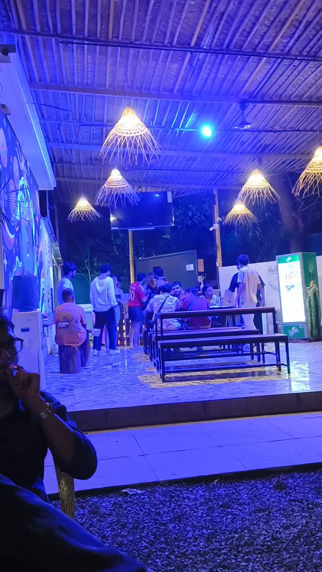 Night life of hostel in goa
@halforangeegoa #goa #goabackpacking #goahostel #vagator #goaparty