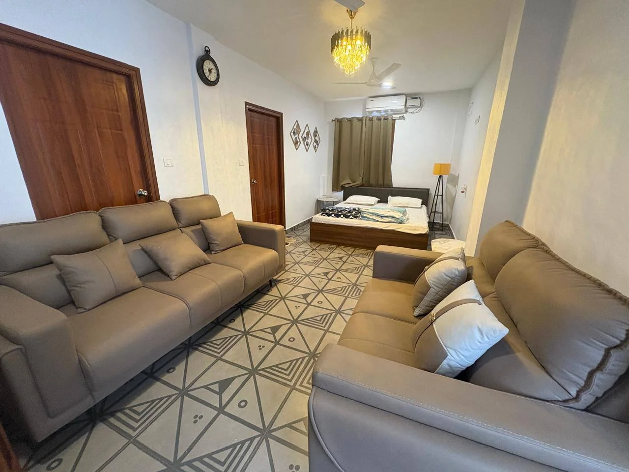 Premium Deluxe Room with king-size bed, two sofas and air conditioning at Half Orange